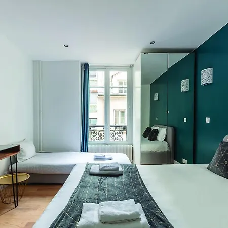 Apartment Double Apartment-70sqm-champs Elysees Paris