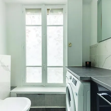Apartment Double Apartment-70sqm-champs Elysees Paris