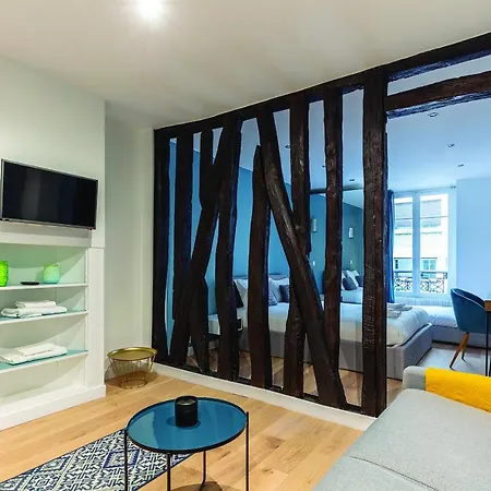 Apartment Double Apartment-70sqm-champs Elysees Paris