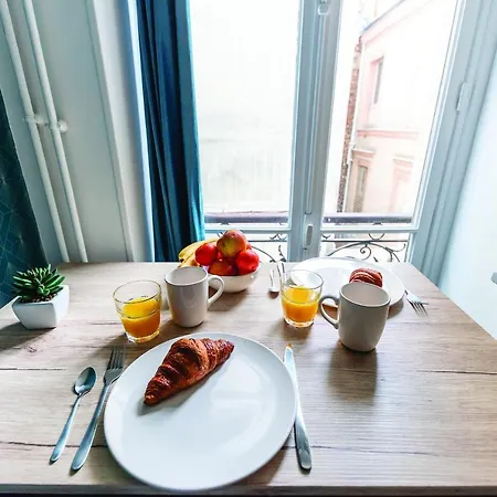 Apartment Double Apartment-70sqm-champs Elysees Paris